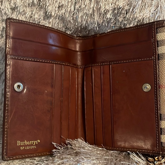💯authentic EUC Burberry trifold wallet on a chain - Picture 13 of 16